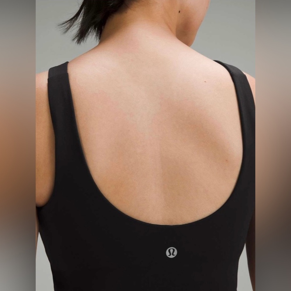 Lululemon SmoothCover
Front Cut-Out Yoga Bra *Light
Support Size 6 NWOT - Picture 4 of 8
